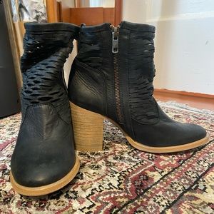 Chunky heel black bootie